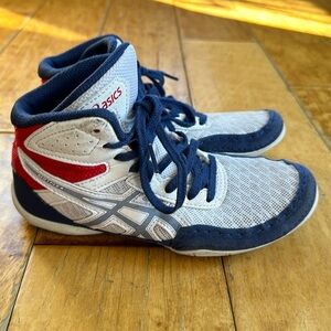 Boy’s Asics Wrestling Shoes Size 1